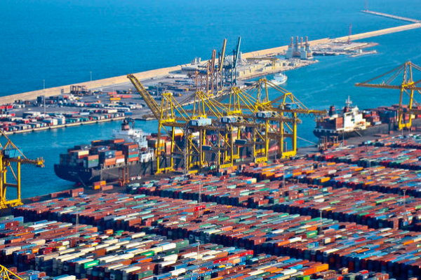 Sintraport se reúne durante este mes con las terminales del Puerto de Barcelona para seguir tratando los tiempos de espera y la idoneidad de los contenedores
