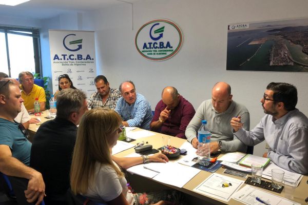 Fenatport constata ligeros avances en la gestión de contenedores vacíos en el transporte portuario